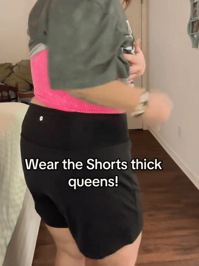 Super High Waisted 2-in-1 Yoga Shorts with Hidden Pockets